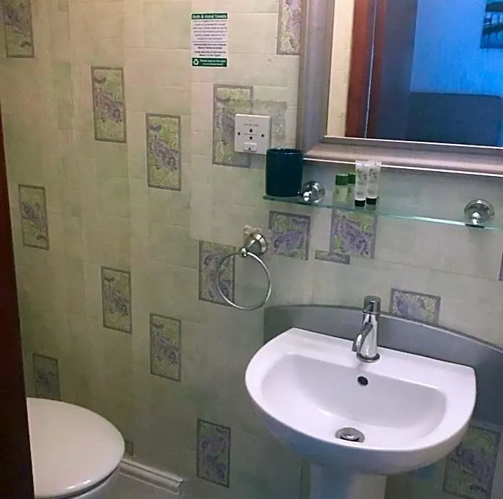 Kirkstall Guest House-1